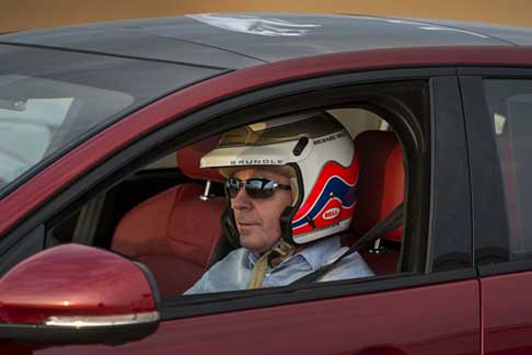 Jaguar - Brundle è stato aiutato dall’innovativo All Surface Progress Control (ASPC) della XJ, un sistema che limita in modo automatico la perdita di aderenza nelle vetture a trazione posteriore alle basse velocità e sulle superfici scivolose.